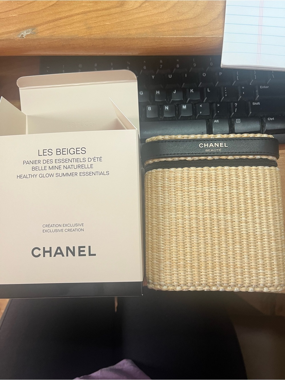 Chanel LES BEIGES HEALTHY GLOW
SUMMER ESSENTIALS
Limited Edition